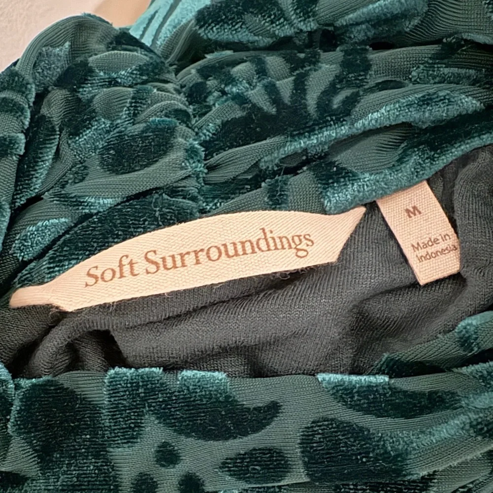 Soft Surroundings Walden Velvet Burnout Turtleneck Top M - Picture 11 of 11